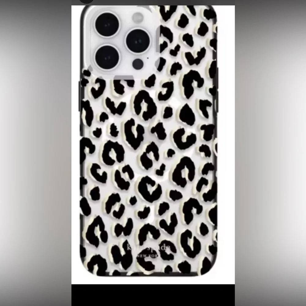 Apple iPhone 15 Pro Max Protective Case with MagSafe - City Leopard